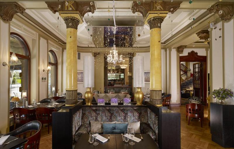 カンプ　ロビー3