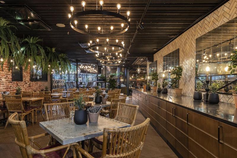 ソコスイルヴス　レストラン2