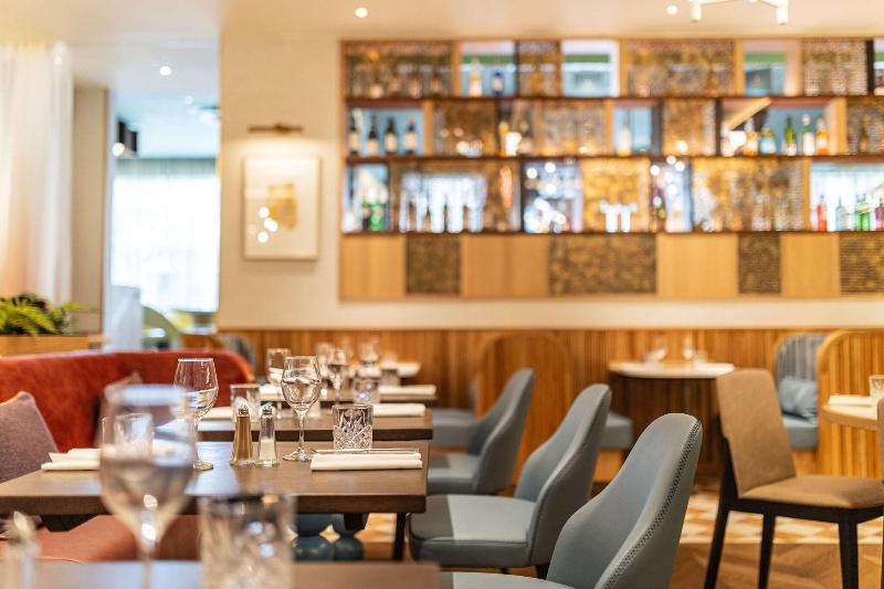 ダブルツリー　レストラン