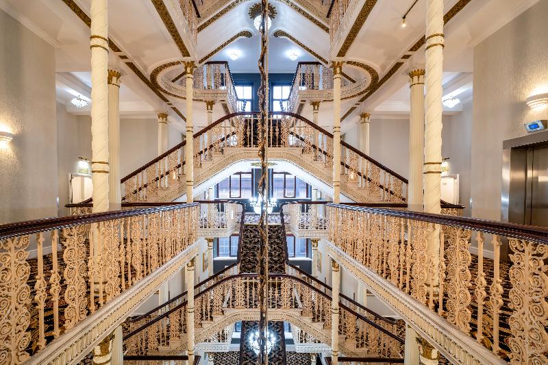 ブリタニア　内装